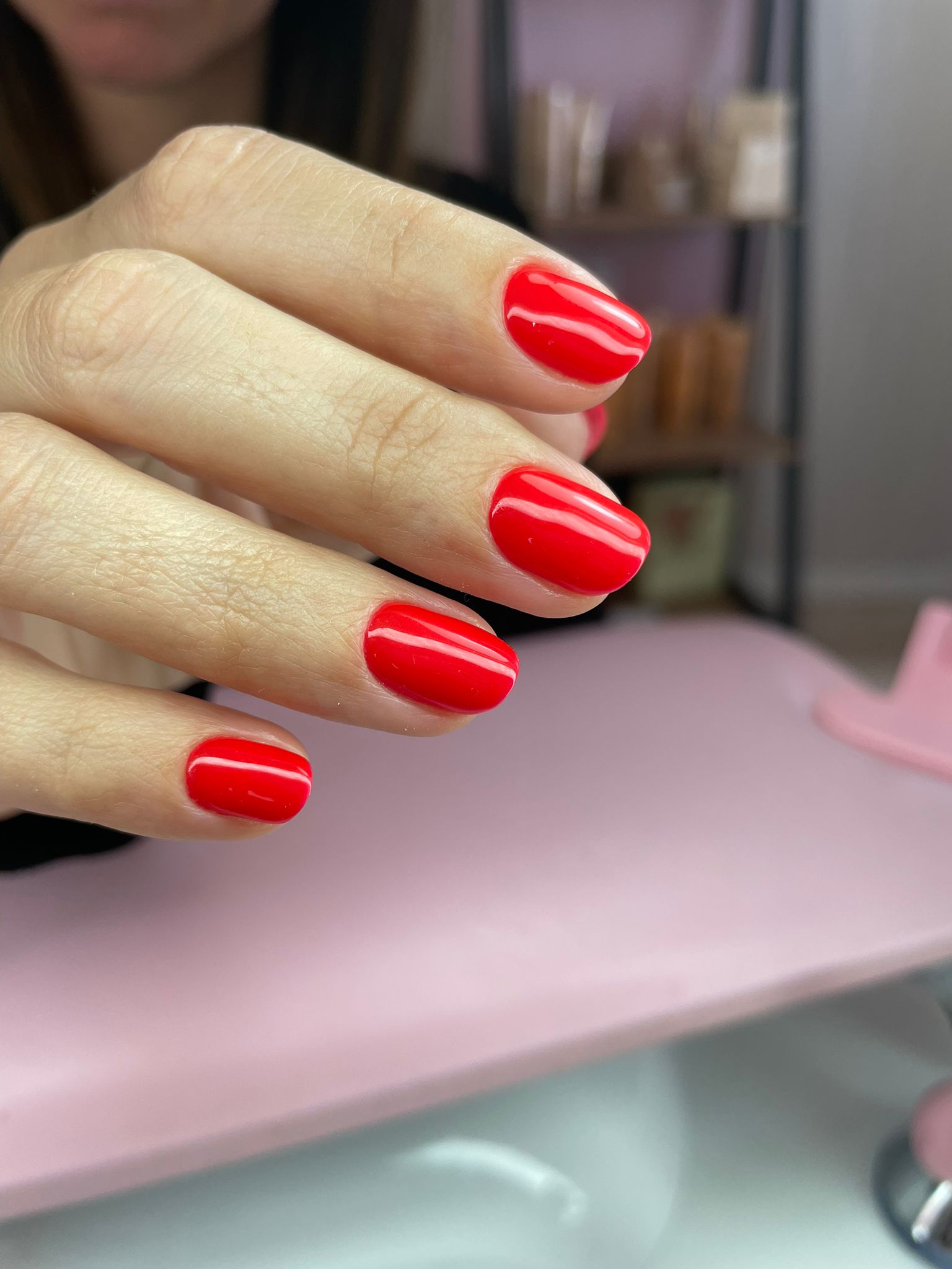 Verniz de gel e nail art delicada