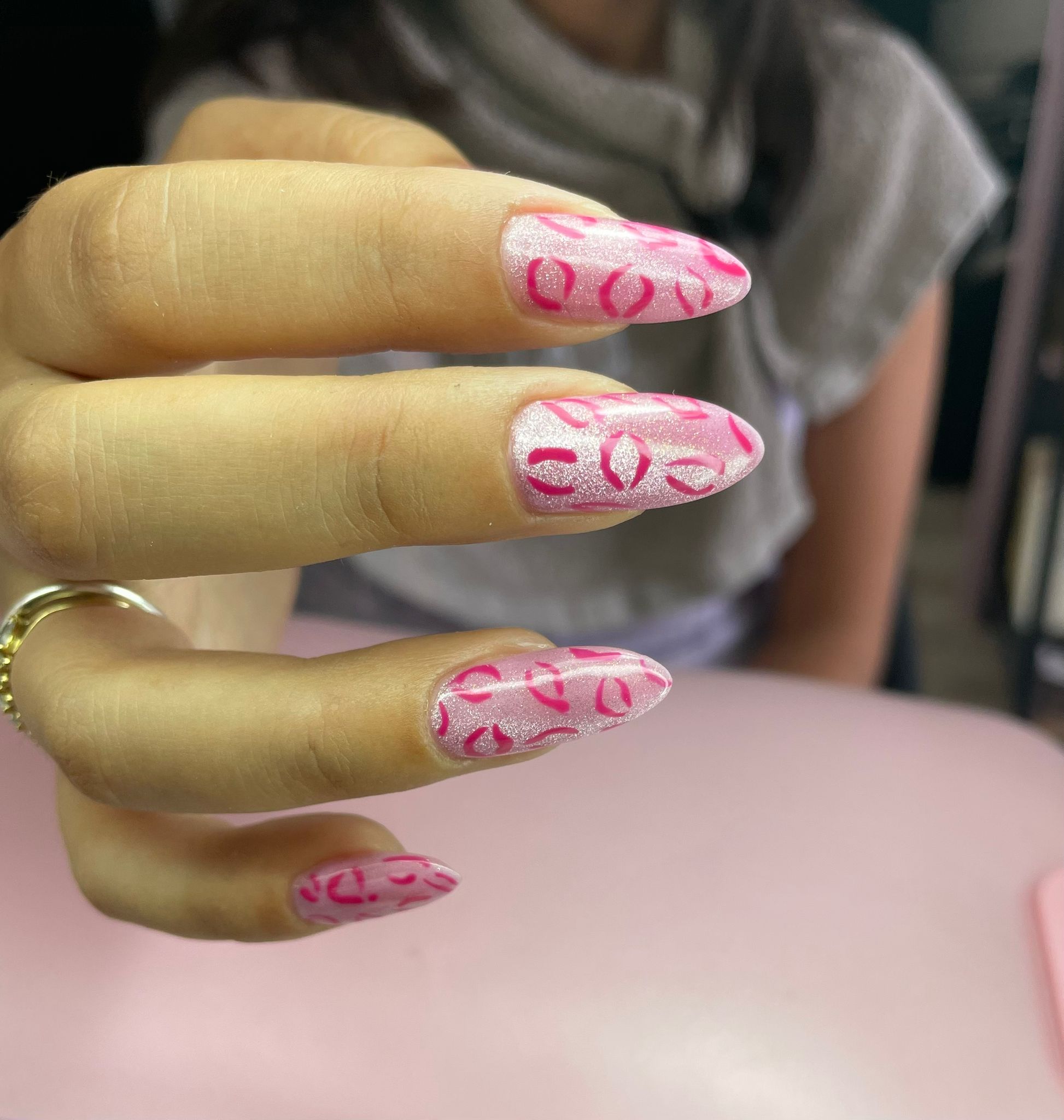 Unhas de gel e manicure profissional