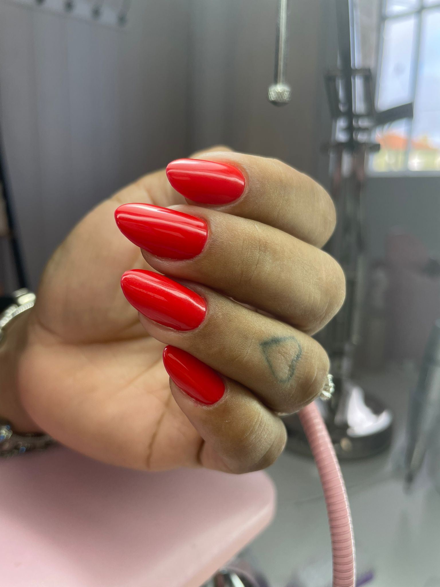 Estética de unhas e cuidado de mãos